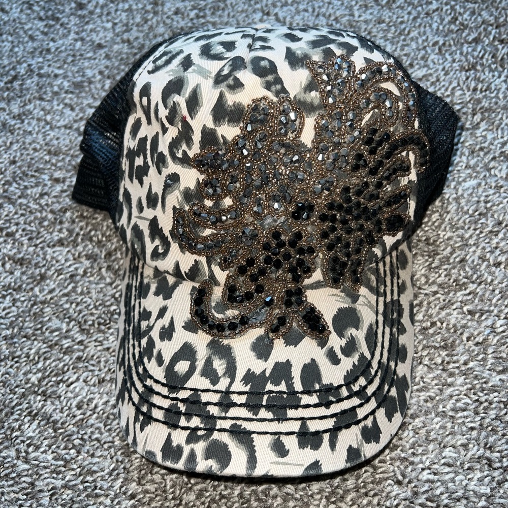 Olive & Pique gently used hat - smoke free home